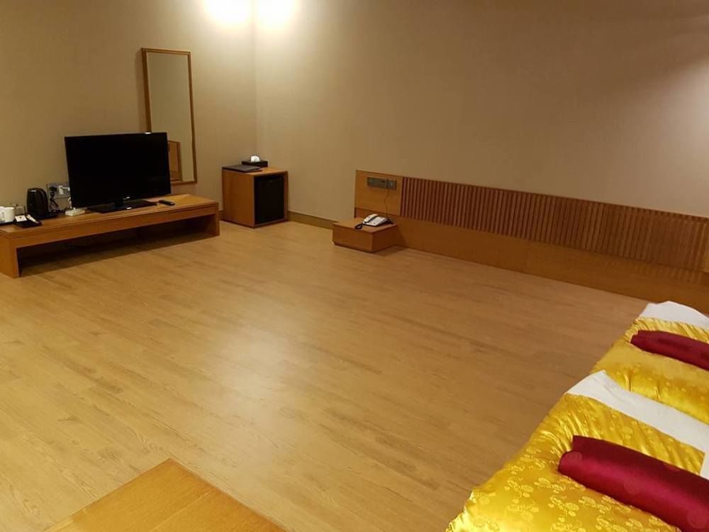 J Square Hotel And Wedding Jinju Exterior photo