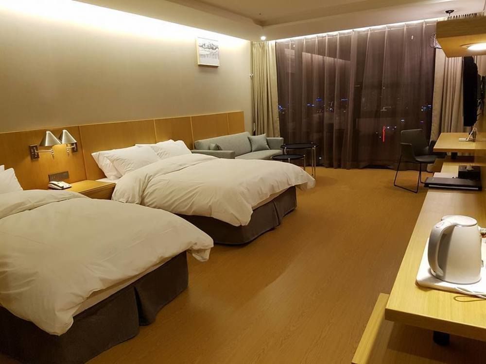 J Square Hotel And Wedding Jinju Exterior photo