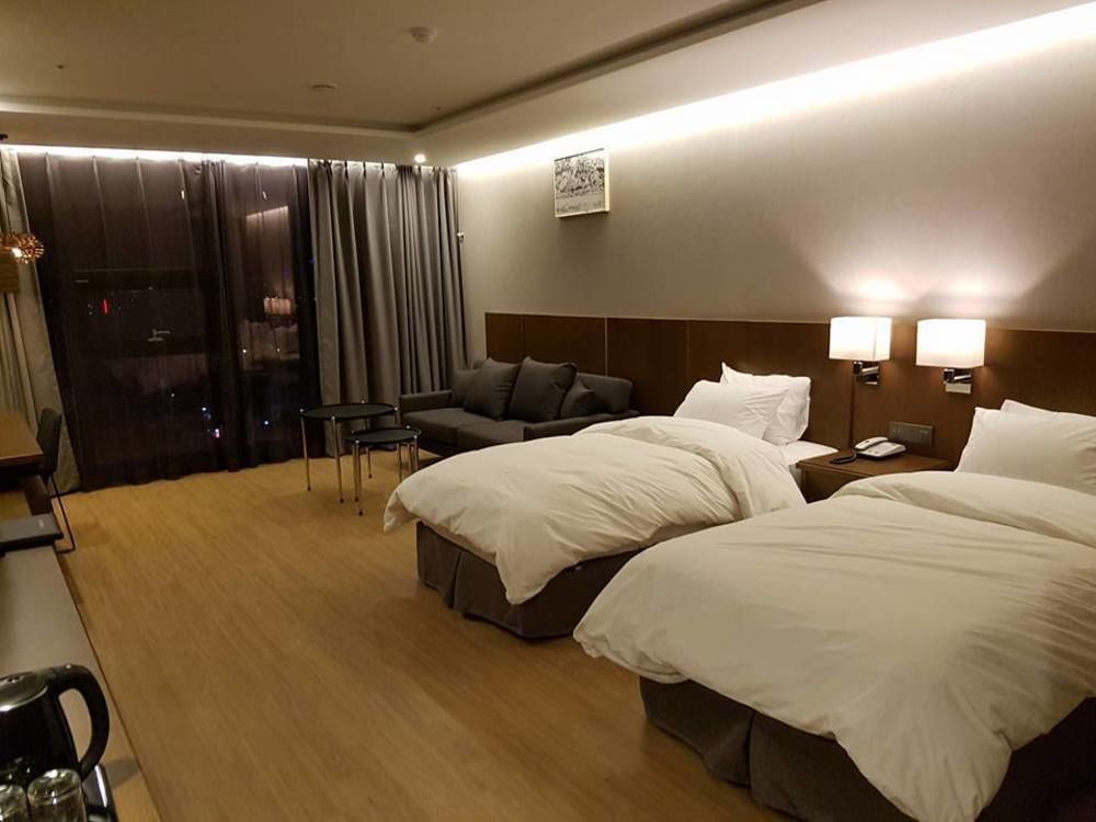 J Square Hotel And Wedding Jinju Exterior photo