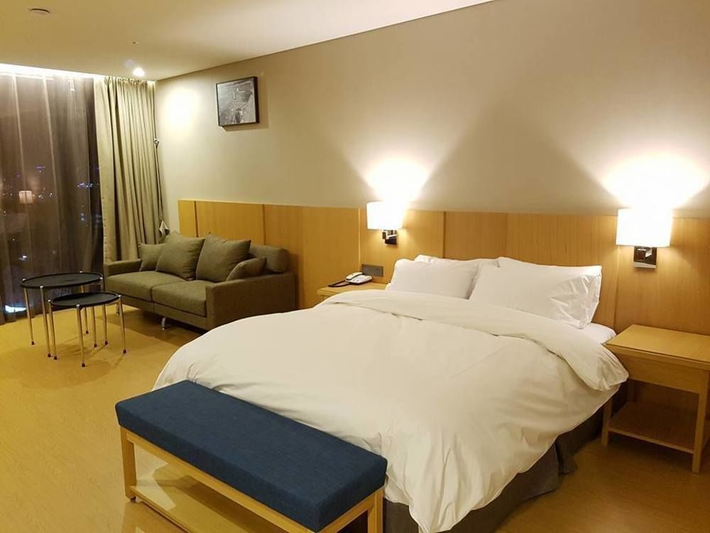 J Square Hotel And Wedding Jinju Exterior photo