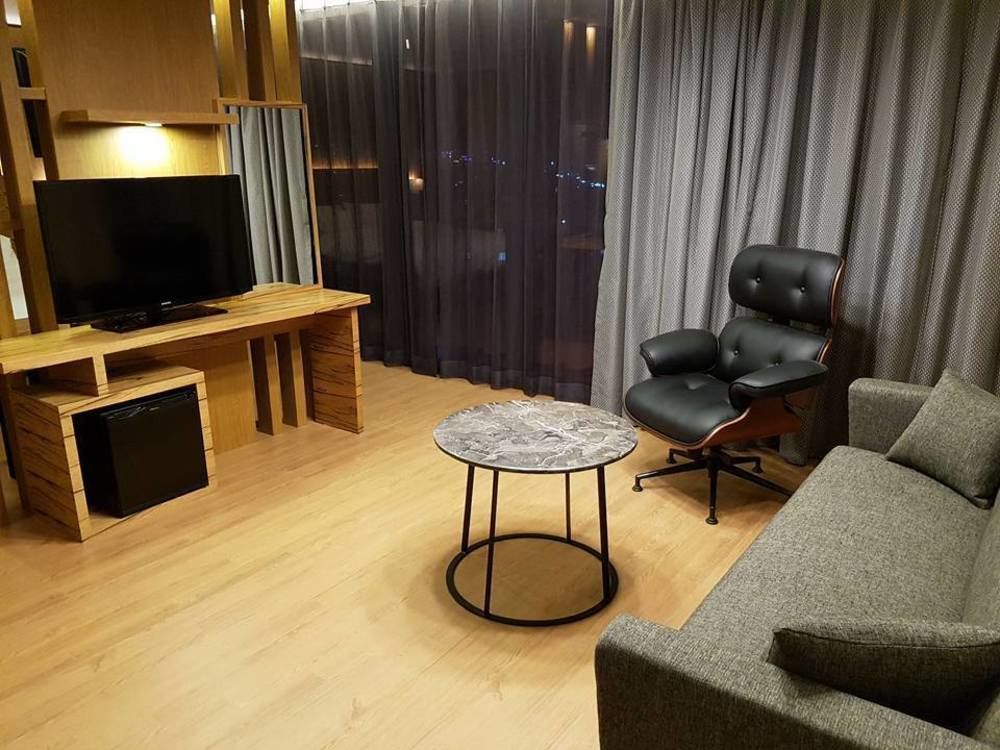 J Square Hotel And Wedding Jinju Exterior photo