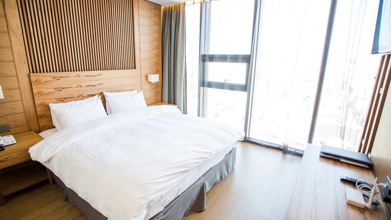 J Square Hotel And Wedding Jinju Exterior photo
